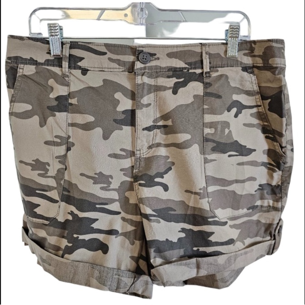 NWT Social Standard by Sanctuary Camo utility Shorts size XXL
